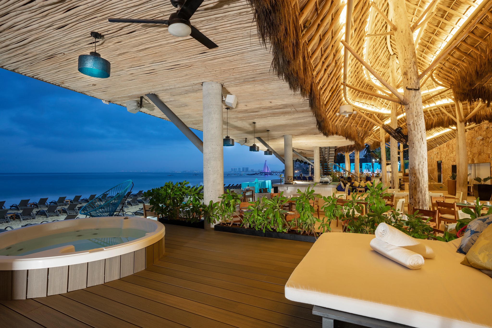 Mantamar Beach Club Bar photo 2