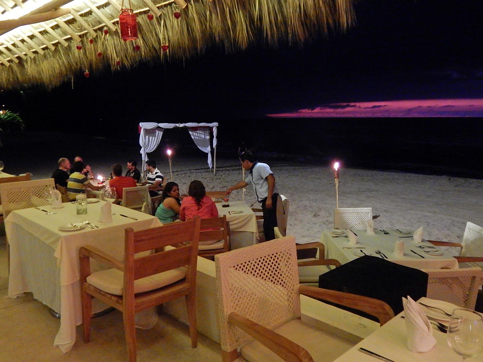 Mantamar Beach Club Bar photo 3
